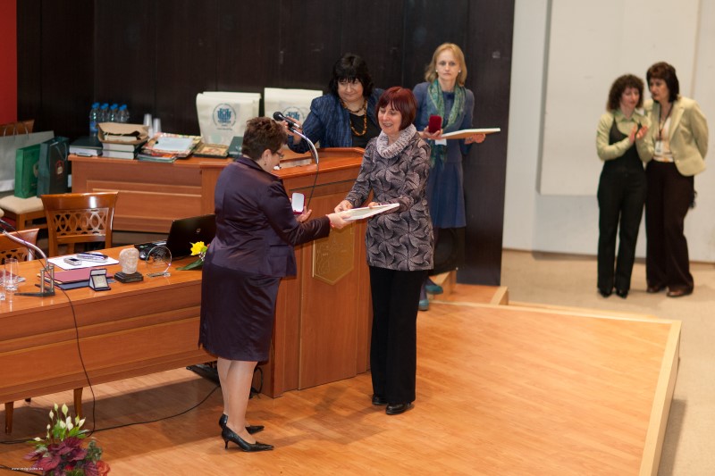 _W8I5629.jpg - Връчване на благодарствени грамоти