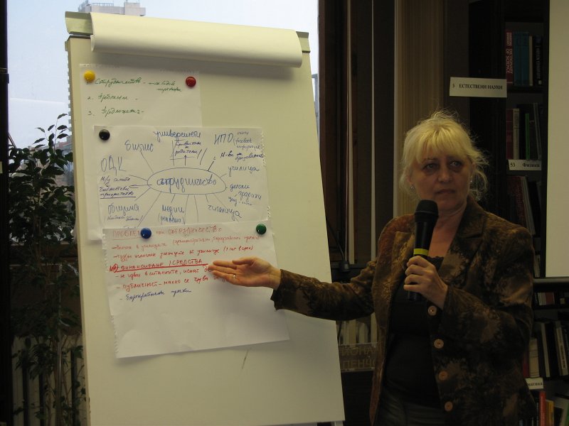 IMG_4059.JPG - Творческо ателие под ръководството на проф. д-р Келер-Лойбл - разработване идеи за изграждането и оборудването на модерна младежка библиотека