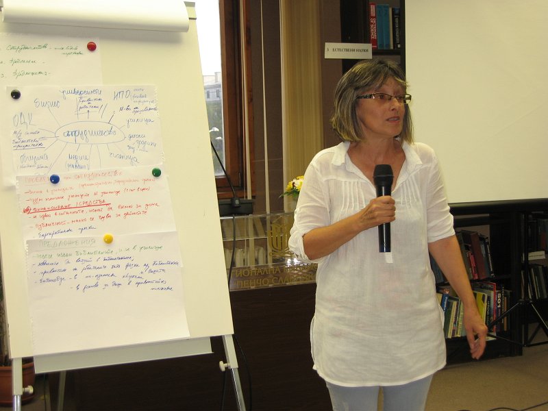 IMG_4063.JPG - Творческо ателие под ръководството на проф. д-р Келер-Лойбл - разработване идеи за изграждането и оборудването на модерна младежка библиотека