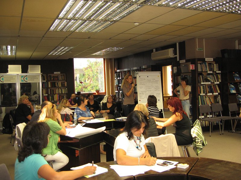 IMG_4068.JPG - Творческо ателие под ръководството на проф. д-р Келер-Лойбл - разработване идеи за изграждането и оборудването на модерна младежка библиотека