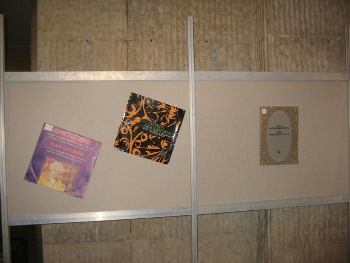 2.jpg - Изложба от фондовете на библиотеката, посветена на 100 годишнината от рождението на Марин Големинов