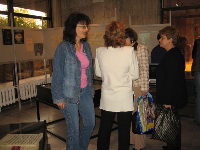 8.jpg - Изложба от фондовете на библиотеката, посветена на 100 годишнината от рождението на Марин Големинов