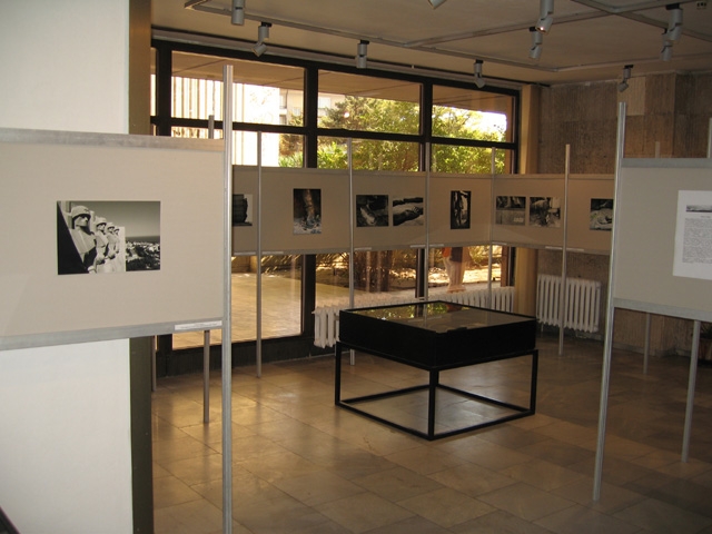 IMG_0179.jpg - Изложба "Следа", авторски поглед върху паметниците от социалистическия период