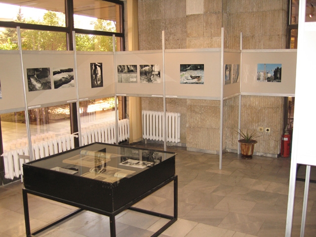 IMG_0181.jpg - Изложба "Следа", авторски поглед върху паметниците от социалистическия период