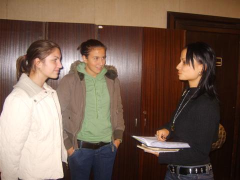 S8304203.JPG - Живи книги: ”Европейци в разговор… Комуникацията
продължава”