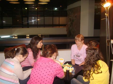 S8304206.JPG - Живи книги: ”Европейци в разговор… Комуникацията
продължава”