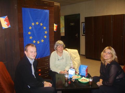 S8304232.JPG - Живи книги: ”Европейци в разговор… Комуникацията
продължава”