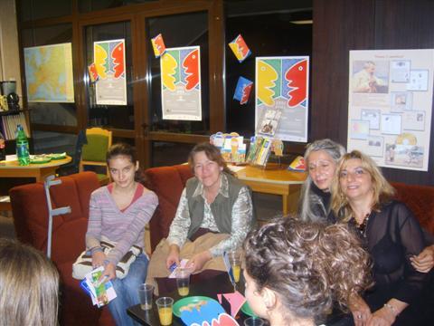 S8304247.JPG - Живи книги: ”Европейци в разговор… Комуникацията
продължава”