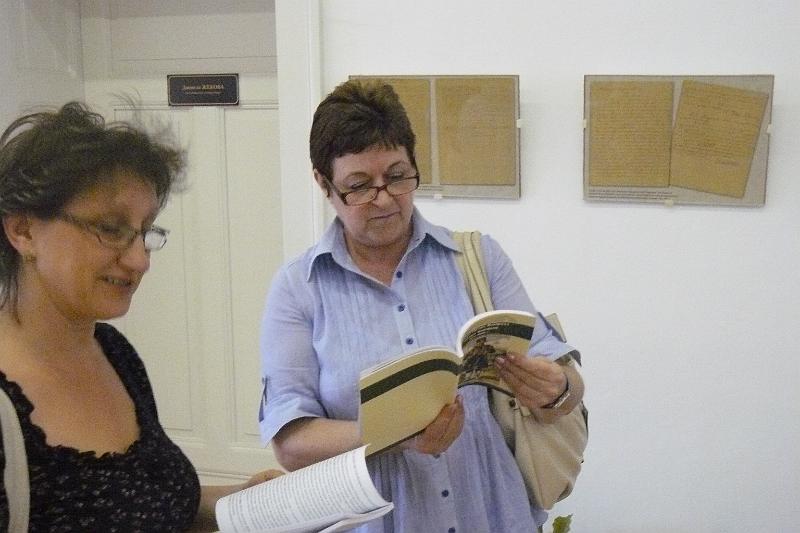 P1010468.JPG - Представяне на изложба "Капитан Петко Войвода - живот отдаден на България" (документи и снимки) по повод 165 г. от рождението му. Представяне на био-библиографски указател.