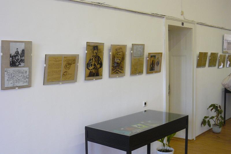 P1010470.JPG - Представяне на изложба "Капитан Петко Войвода - живот отдаден на България" (документи и снимки) по повод 165 г. от рождението му. Представяне на био-библиографски указател.