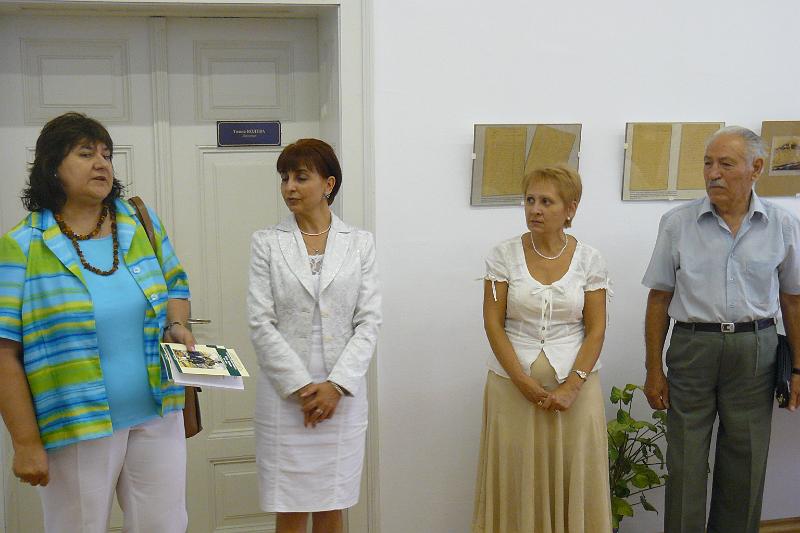 P1010488.JPG - Представяне на изложба "Капитан Петко Войвода - живот отдаден на България" (документи и снимки) по повод 165 г. от рождението му. Представяне на био-библиографски указател.