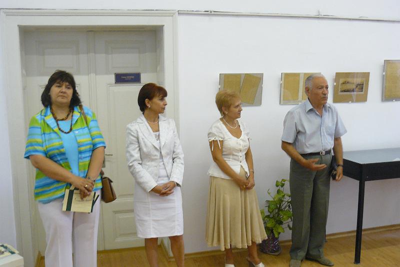 P1010494.JPG - Представяне на изложба "Капитан Петко Войвода - живот отдаден на България" (документи и снимки) по повод 165 г. от рождението му. Представяне на био-библиографски указател.