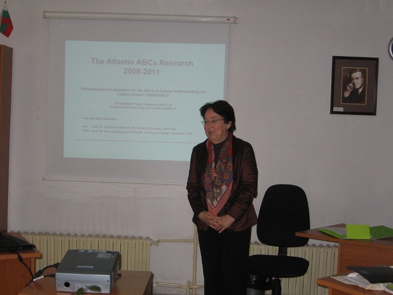 IMG_0143.JPG - Тридневен семинар в рамките на програма "Атлантис" между ЕС и САЩ. Лектор: Лилия Рачева-Стратиева - Международен институт за младежка литература и проучване на четенето, Виена