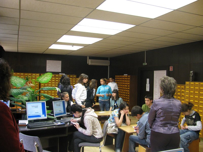 IMG_4742.JPG - Трето поред състезание в библиотеката, съвместно с Дирекция "Младежки дейности и спорт"