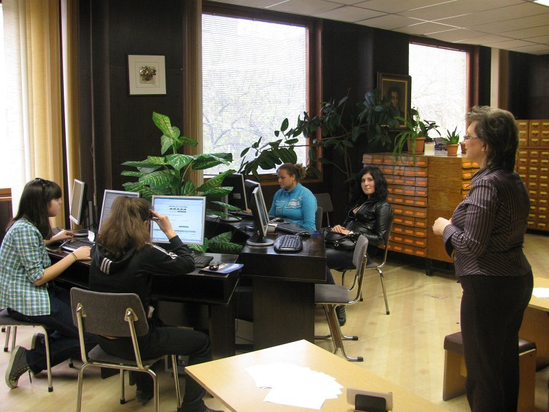 IMG_4752.JPG - Трето поред състезание в библиотеката, съвместно с Дирекция "Младежки дейности и спорт"