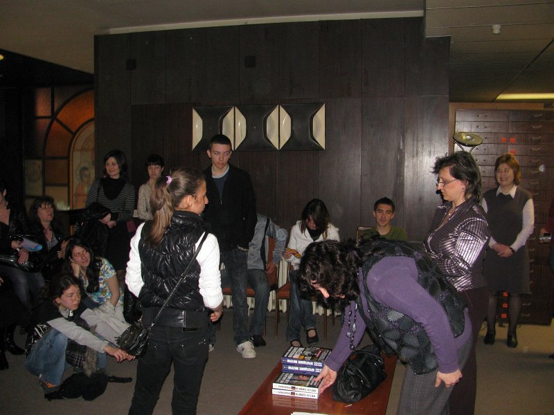 IMG_4780.JPG - Трето поред състезание в библиотеката, съвместно с Дирекция "Младежки дейности и спорт"