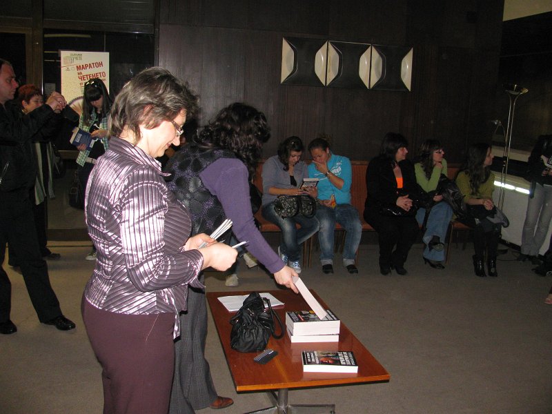 IMG_4781.JPG - Трето поред състезание в библиотеката, съвместно с Дирекция "Младежки дейности и спорт"