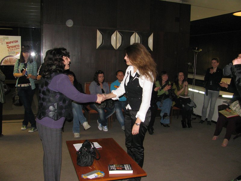 IMG_4783.JPG - Трето поред състезание в библиотеката, съвместно с Дирекция "Младежки дейности и спорт"