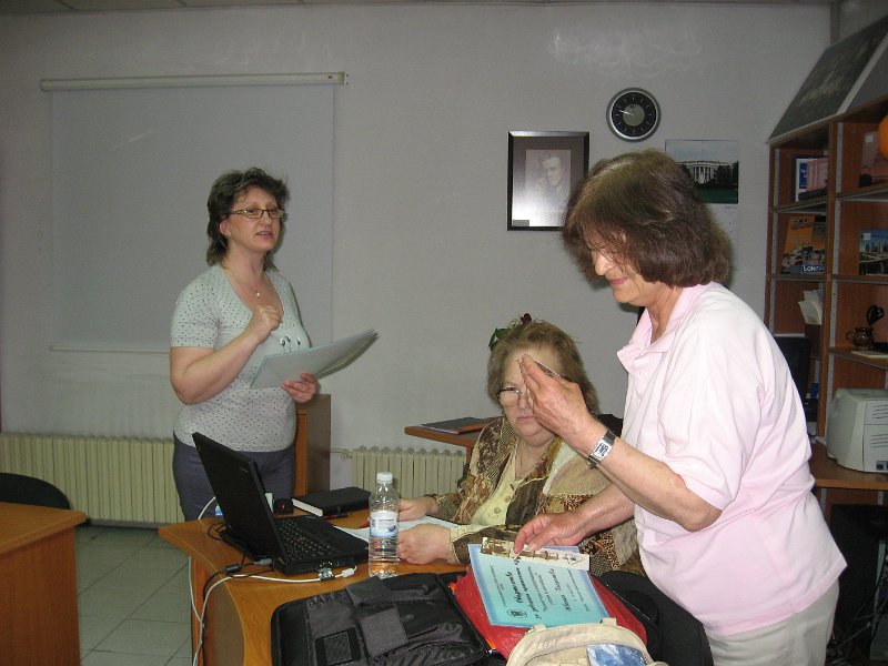 IMG_0070.jpg - Връчване свидетелства на участниците в курса