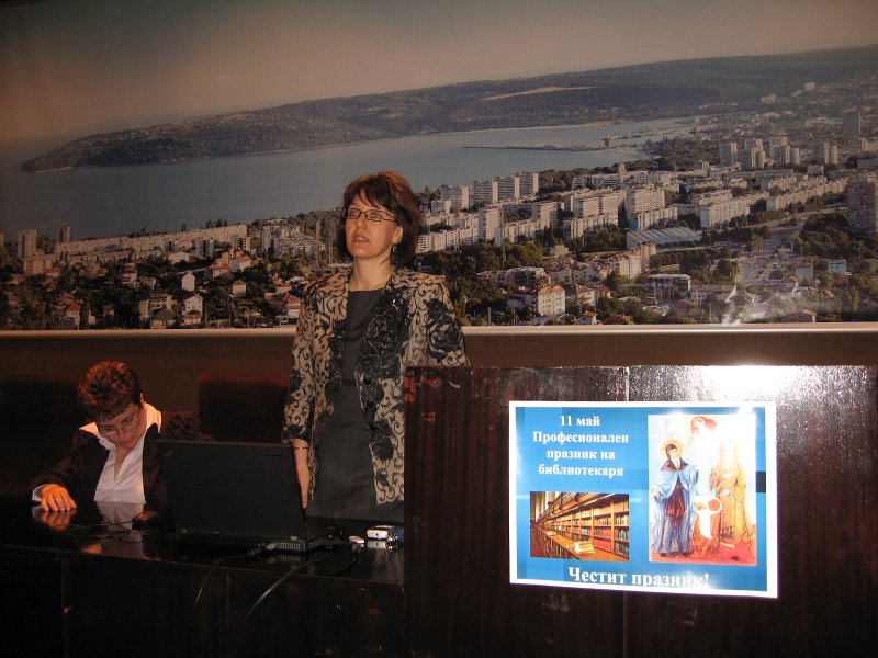 IMG_7892.jpg - Кръгла маса на тема "Новости в библиотечната практика". Гост-лектор: Ели Попова – член на управителния съвет на Българската библиотечно-информационна асоциация