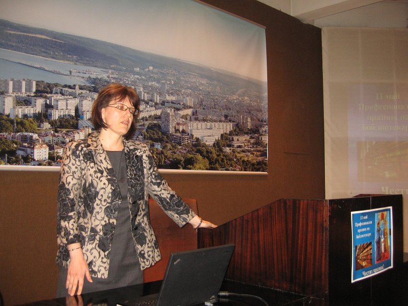 IMG_7895.jpg - Кръгла маса на тема "Новости в библиотечната практика". Гост-лектор: Ели Попова – член на управителния съвет на Българската библиотечно-информационна асоциация