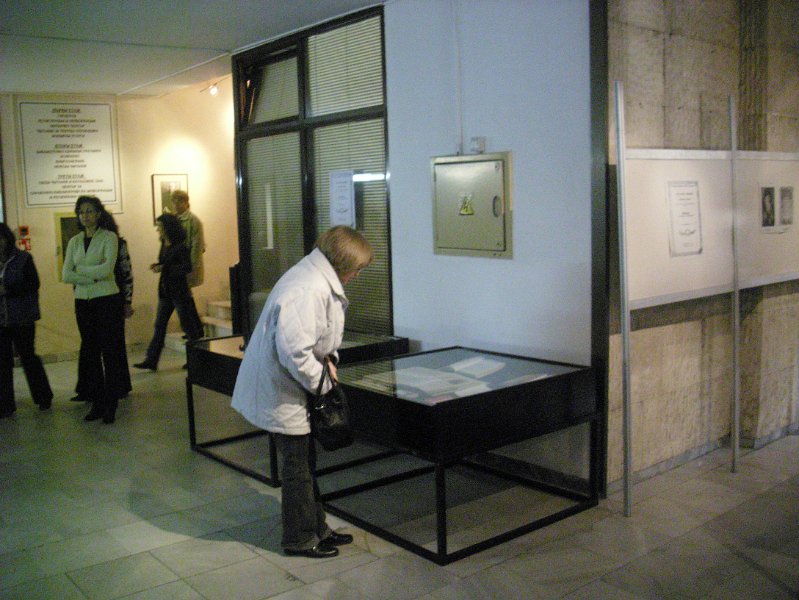 IMG_3442.JPG - Изложба из фондовете на библиотеката по повод  1 ноември - Деня на народните будители