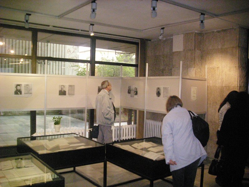 IMG_3444.JPG - Изложба из фондовете на библиотеката по повод  1 ноември - Деня на народните будители