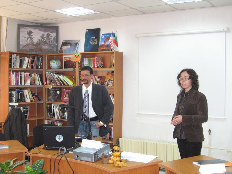 IMG_0019.JPG - Обучителен семинар за преподаватели по английски език, лектор Даниел Перез - English Language Fellow във ВТУ „Св. св. Кирил и Методий”