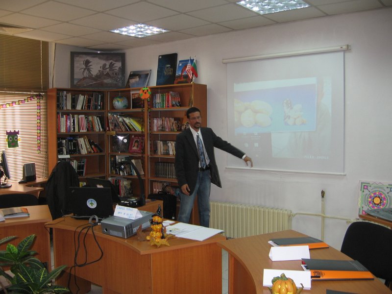 IMG_0026.JPG - Обучителен семинар за преподаватели по английски език, лектор Даниел Перез - English Language Fellow във ВТУ „Св. св. Кирил и Методий”