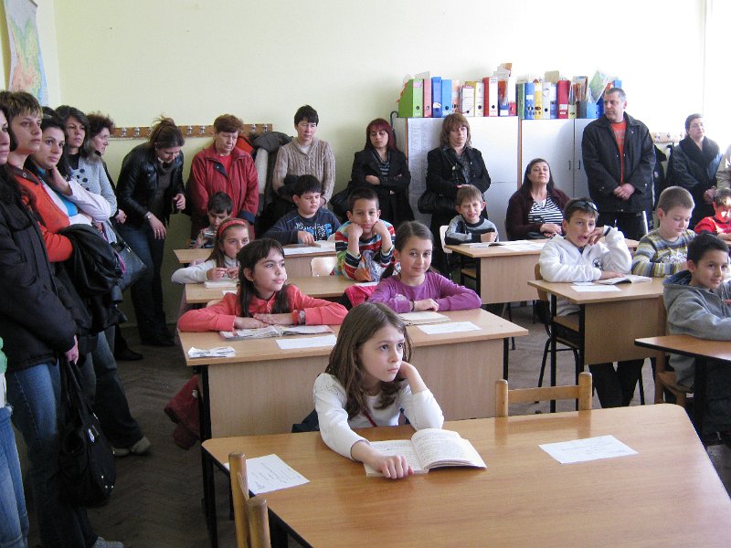 IMG_8298.JPG - Деца четат с родители в ОУ "Черноризец Храбър"