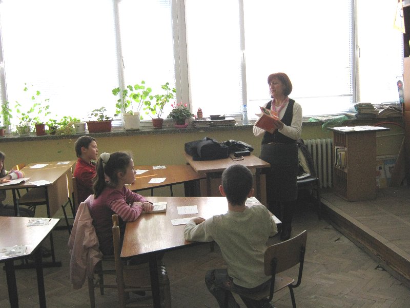 IMG_8304.JPG - Деца четат с родители в ОУ "Черноризец Храбър"