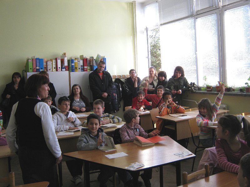 IMG_8313.JPG - Деца четат с родители в ОУ "Черноризец Храбър"