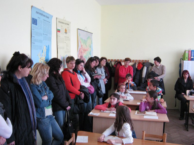 IMG_8319.JPG - Деца четат с родители в ОУ "Черноризец Храбър"