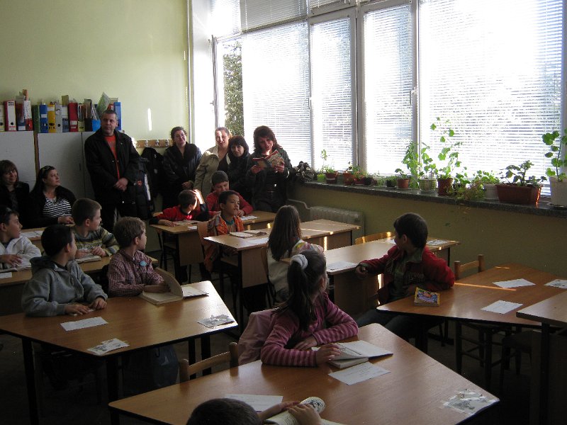 IMG_8321.JPG - Деца четат с родители в ОУ "Черноризец Храбър"