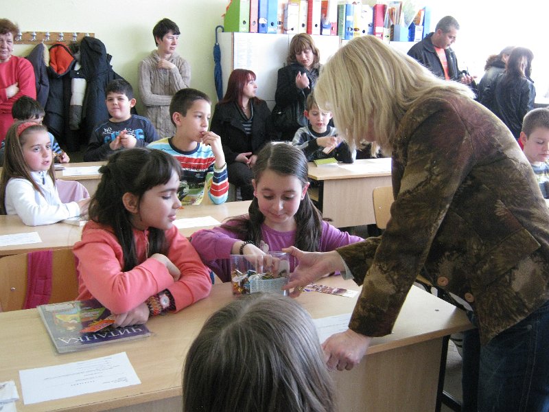 IMG_8347.JPG - Деца четат с родители в ОУ "Черноризец Храбър"