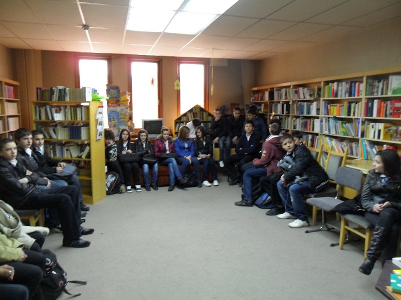 SAM_1071.JPG - "Подарявам ти тази история" - четене с ученици от VIII клас на V ЕГ
