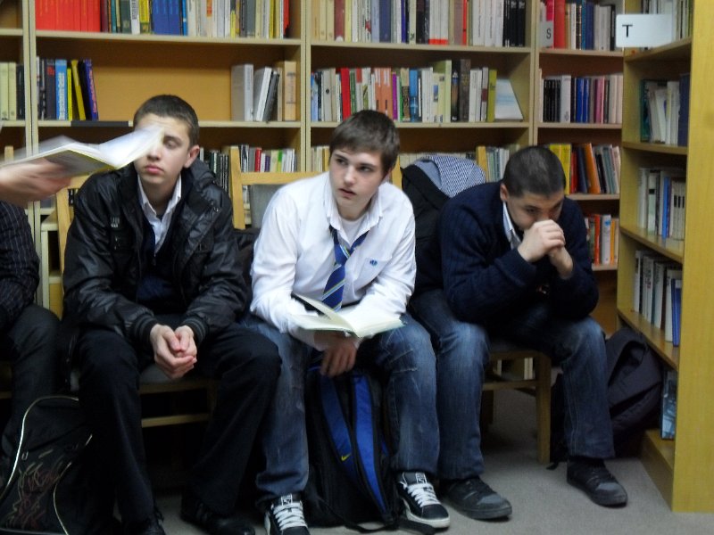 SAM_1091.JPG - "Подарявам ти тази история" - четене с ученици от VIII клас на V ЕГ