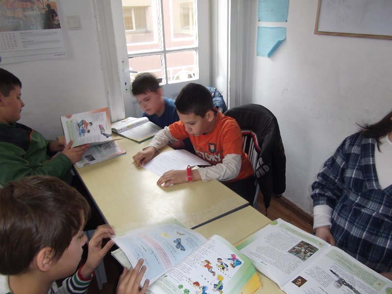 DSCF1543.JPG - Четене с децата от занималня "Дъга"