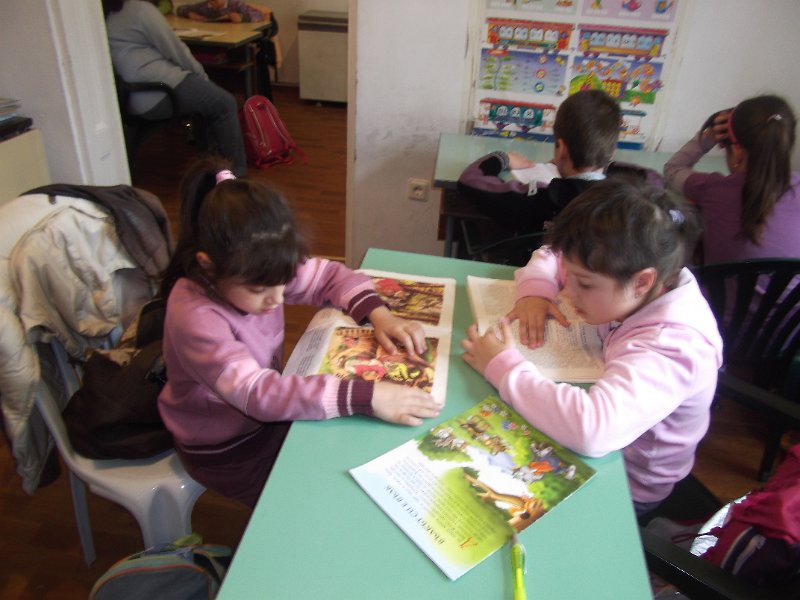 DSCF1553.JPG - Четене с децата от занималня "Дъга"