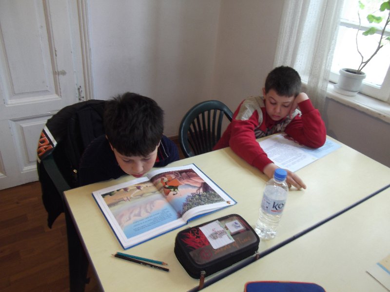 DSCF1559.JPG - Четене с децата от занималня "Дъга"