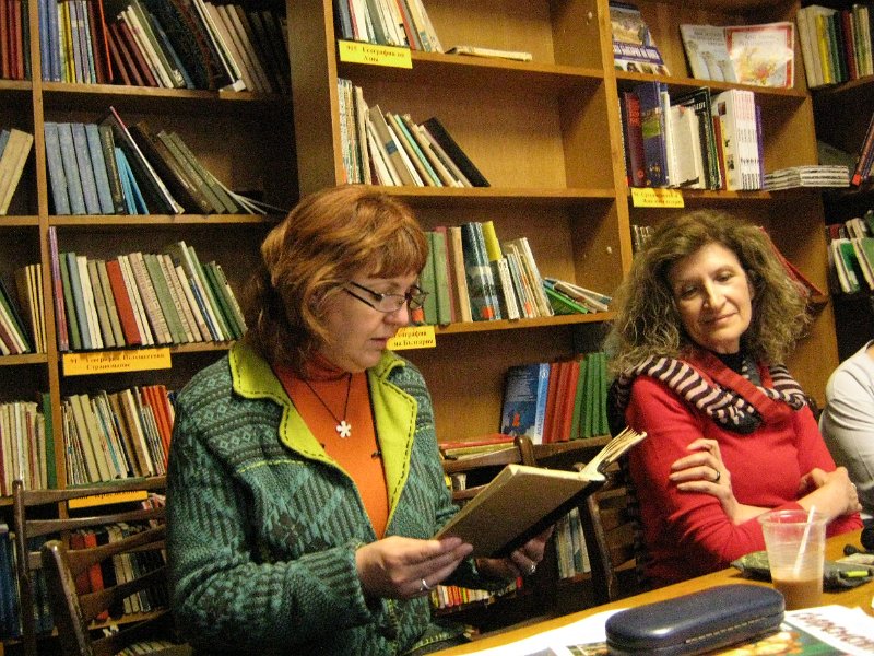 IMG_8095.JPG - Четене със служители на Дирекция "Култура и духовно развитие" в Детски и средношколски комплекс на библиотеката