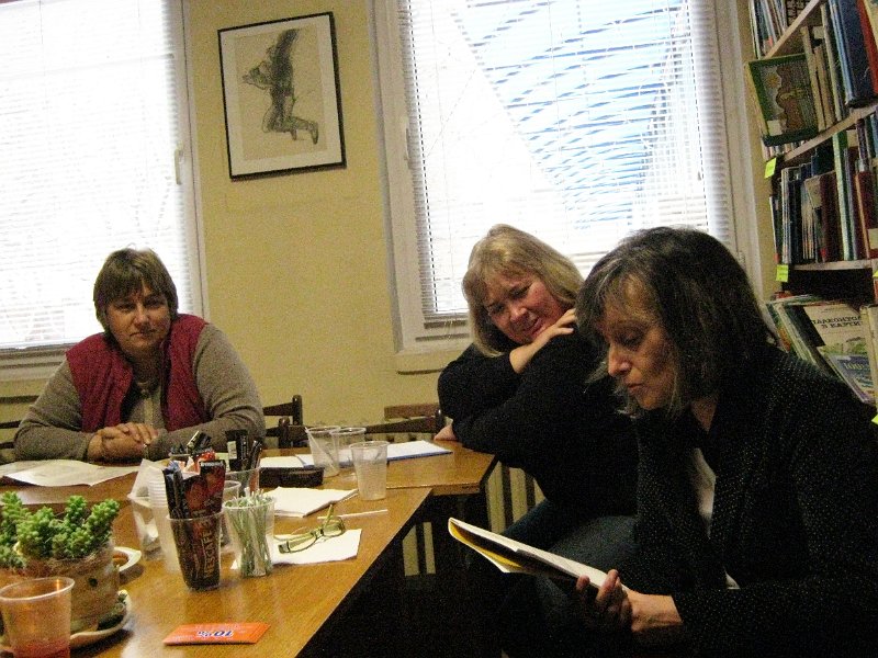 IMG_8101.JPG - Четене със служители на Дирекция "Култура и духовно развитие" в Детски и средношколски комплекс на библиотеката