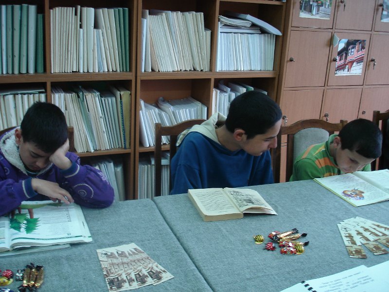DSC01807.JPG - Четат децата от СОУ "Проф. д-р Иван Шишманов"