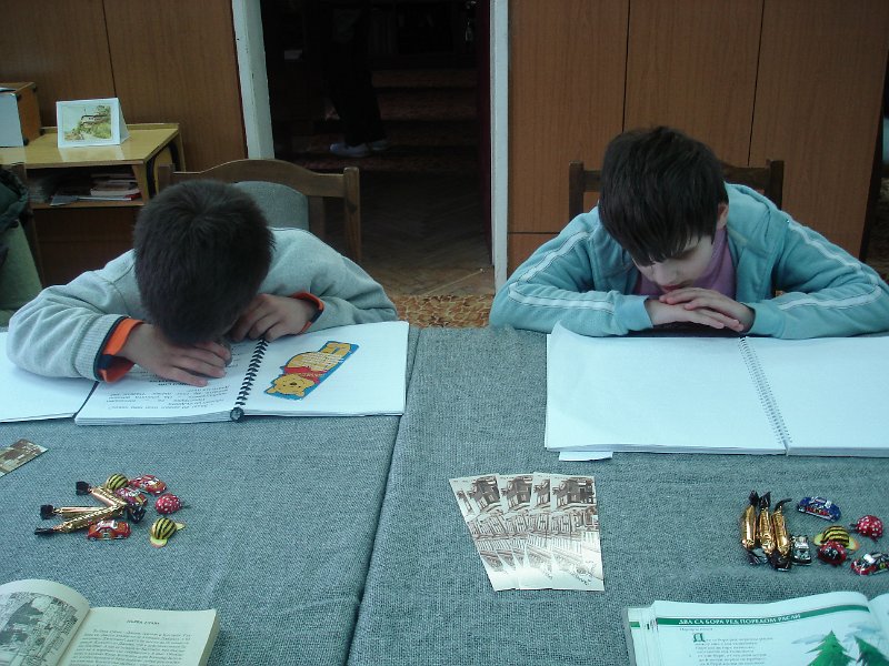 DSC01809.JPG - Четат децата от СОУ "Проф. д-р Иван Шишманов"