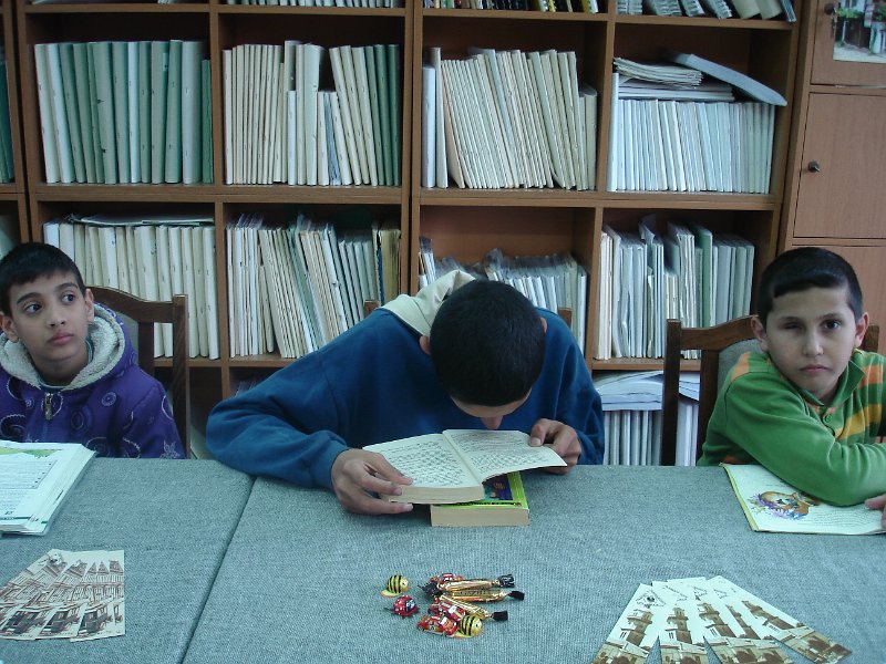 DSC01813.JPG - Четат децата от СОУ "Проф. д-р Иван Шишманов"