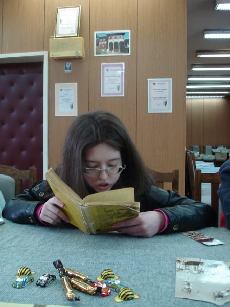 DSC01816.JPG - Четат децата от СОУ "Проф. д-р Иван Шишманов"