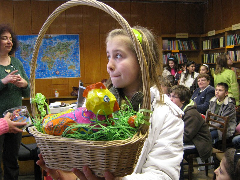 IMG_8264.JPG - Ученици от СОУ "Найден Геров" представят любима книга пред децата от Дом "Другарче"