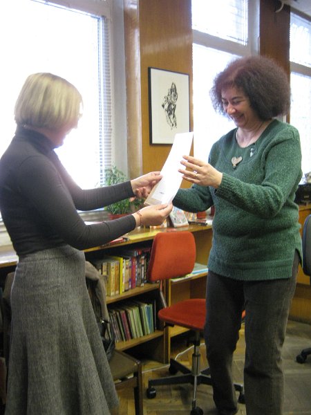 IMG_8272.JPG - Ученици от СОУ "Найден Геров" представят любима книга пред децата от Дом "Другарче"