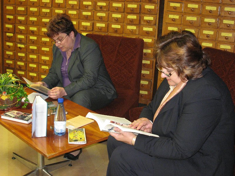 IMG_3629.jpg - Четене в библиотеката