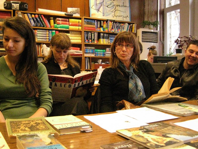 IMG_8046.JPG - Четене с ученици от V ЕГ "Йоан Екзарх"